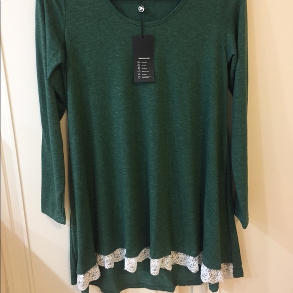 Green long sleeve tunic w/ lace on the bottom - Picture 1 of 2
